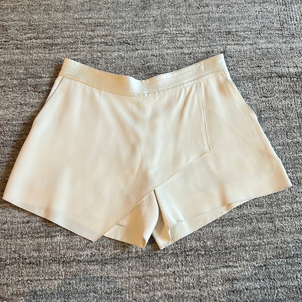 Vanessa Bruno cream crepe shorts size 34